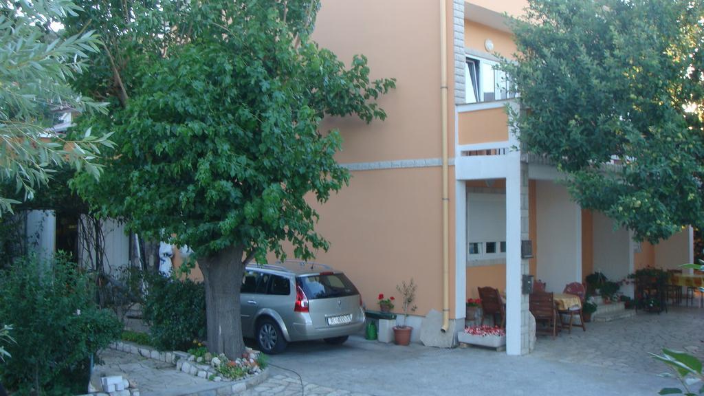 Apartments Valentino Supetarska Draga Buitenkant foto