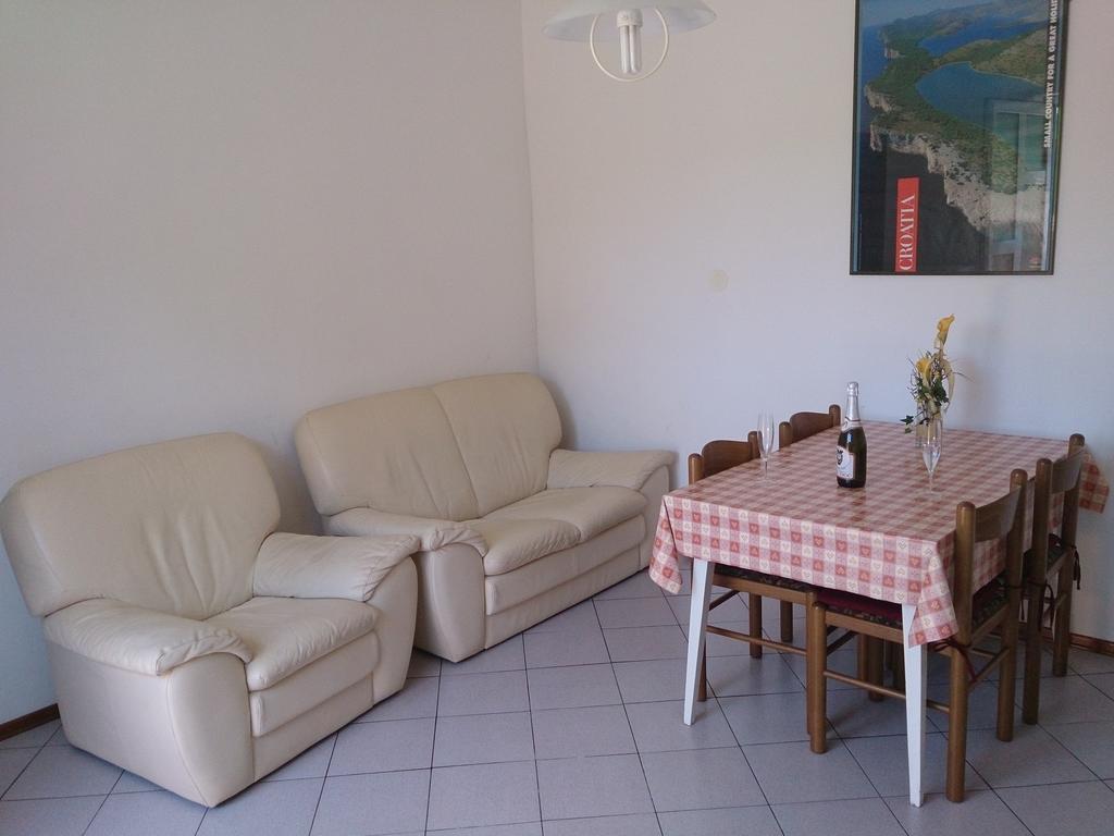 Apartments Valentino Supetarska Draga Kamer foto